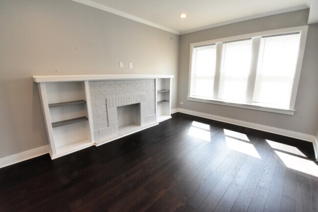 Building Photo - 4205 N Pulaski Rd