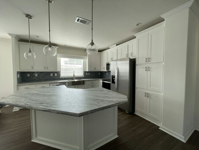 Building Photo - 5018 Windmill Manor Ave