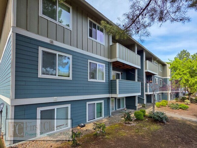 Building Photo - 17150 SW Heritage Ct