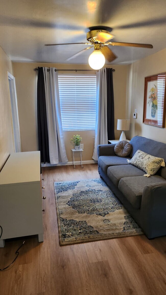 Cozy living room - 914 SW 8th Ln