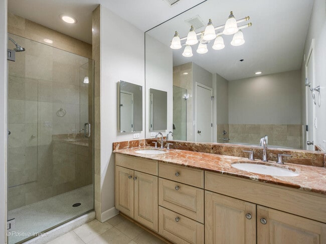 Building Photo - 1335 S Prairie Ave