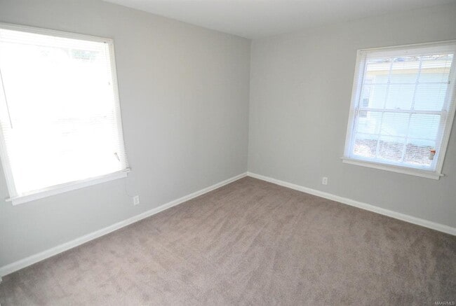 Building Photo - 2720 Green Oaks Dr