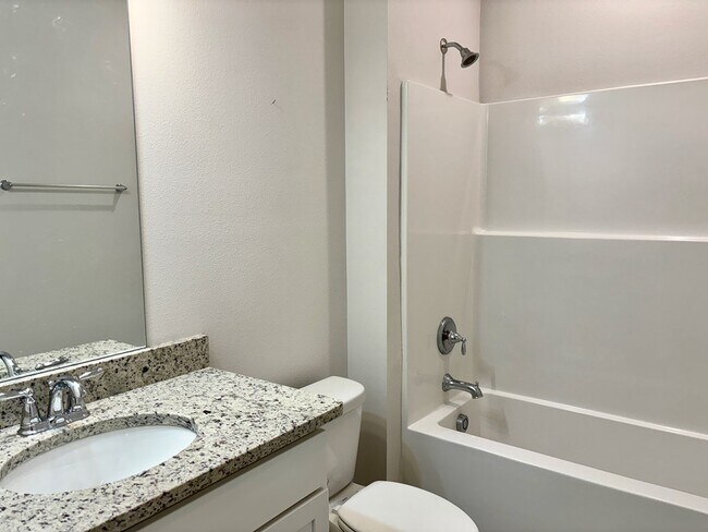 Building Photo - 492 Vermilion Cir