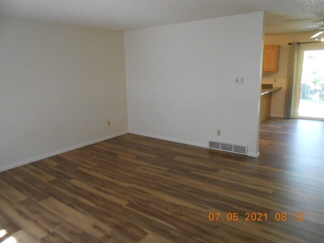 Building Photo - 418 Chukar Ct