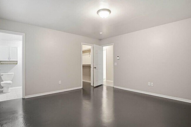 Building Photo - 3717 N Eagle Ln