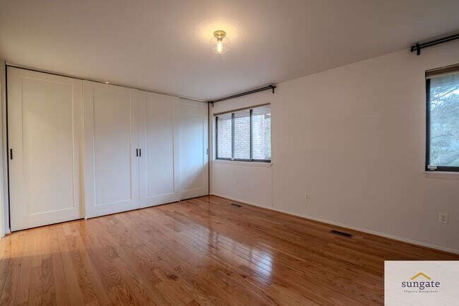 Building Photo - 418 Five Farms Ln