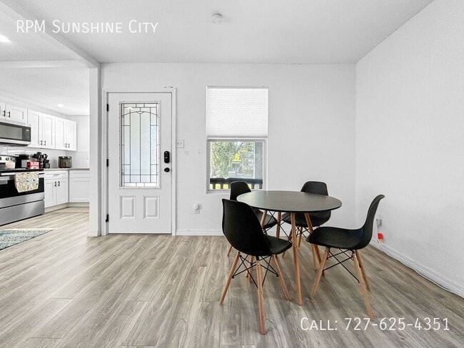 Building Photo - 908 E Cayuga St