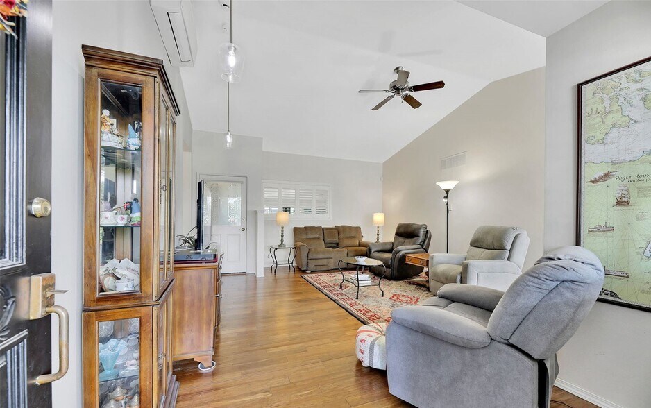 Building Photo - 1486 SE Camano Dr
