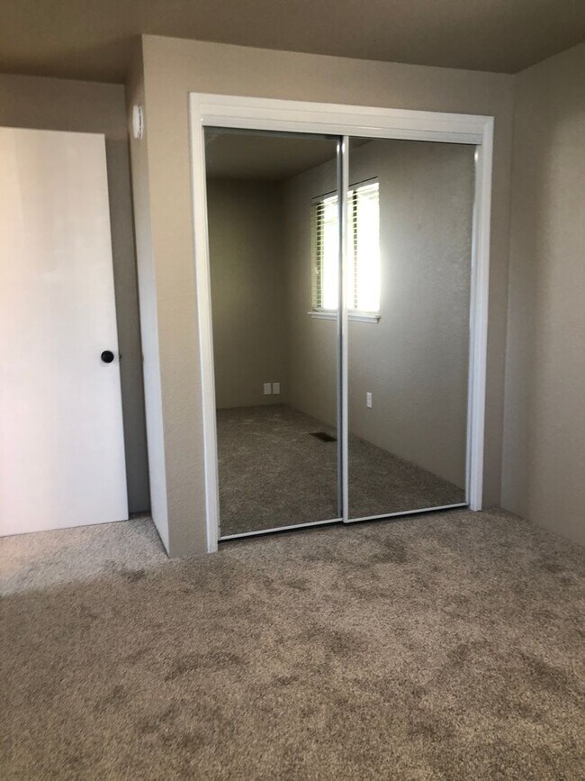 Building Photo - 3 Bed / 2 Bath Home with RV Parking in Eag...