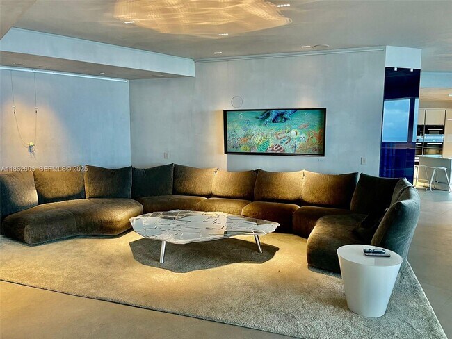 Building Photo - 18555 Collins Ave