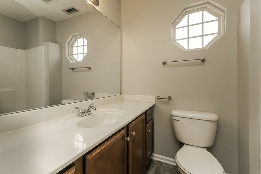 Building Photo - 127 Lyndhurst Dr