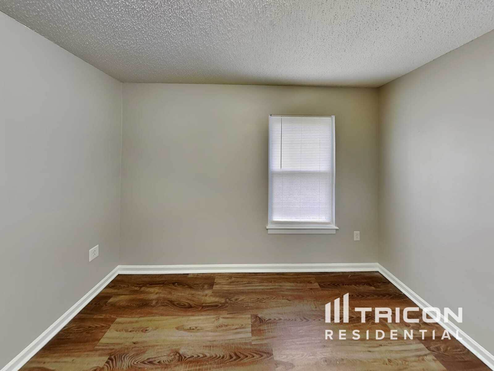 Building Photo - 10500 Southern Oak Ct