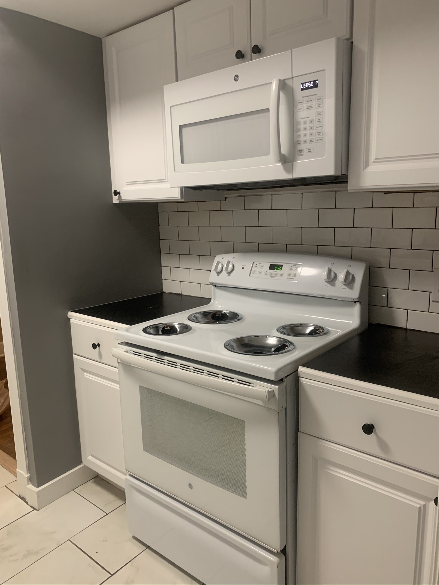 Updated kitchen - 4026 N State St