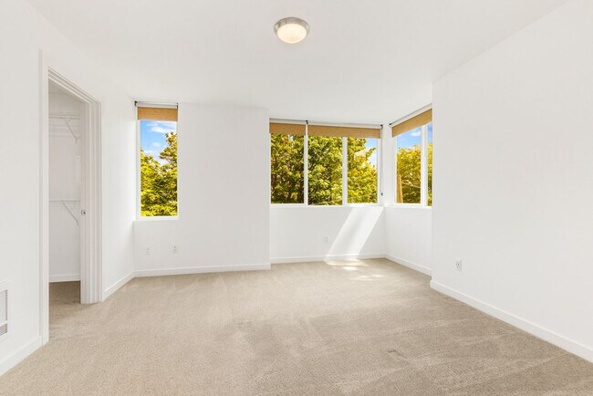 Building Photo - 2301 23rd Ave W