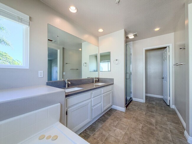 Building Photo - 818 Navigator Way