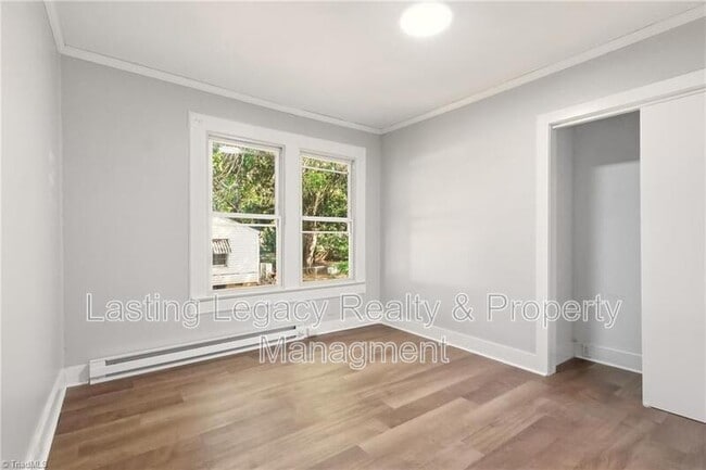 Building Photo - 2051 Bloomfield Dr