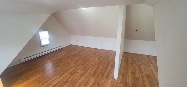 Building Photo - 4 Bedroom 2 Bath - Single Family Home