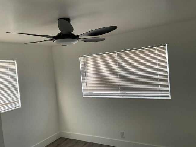 Building Photo - 5662 Parke Ave
