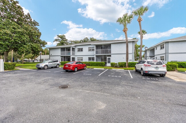 Building Photo - 588 Fairways Ln