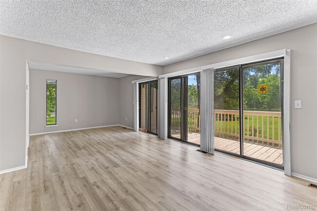 Building Photo - 5317 Fairway Ln