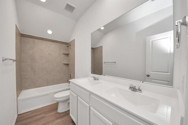Building Photo - 24063 Hawthorn Lks Dr