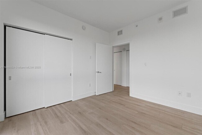 Building Photo - 16385 Biscayne Blvd