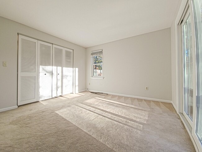 Building Photo - 253 Sudbury Ln
