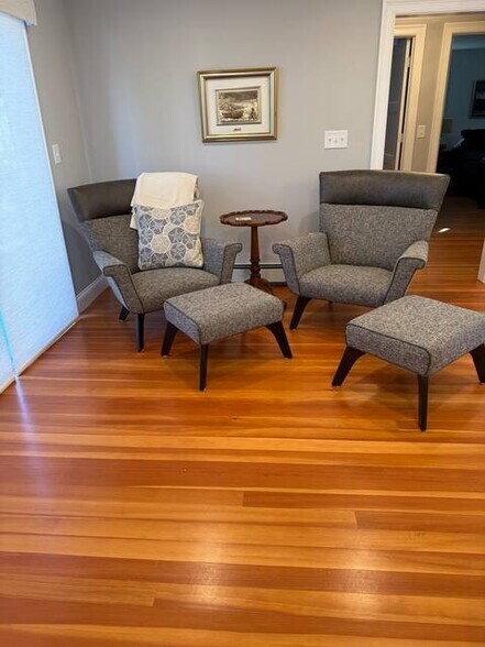 Sitting - 38 Wychunas Ave
