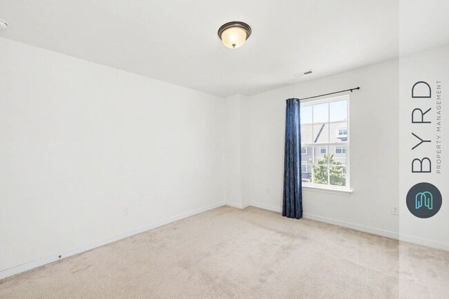 Building Photo - 16921 Thornapple Run