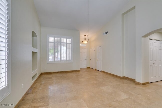 Building Photo - 9530 S Soloshine St