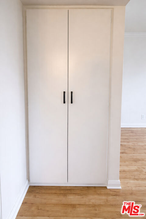 Building Photo - 1242 S Barrington Ave