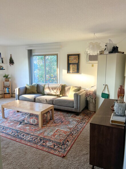 Building Photo - 3236 Garfield Ave