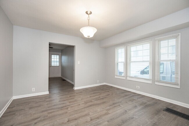 Building Photo - 3262 W 122nd St