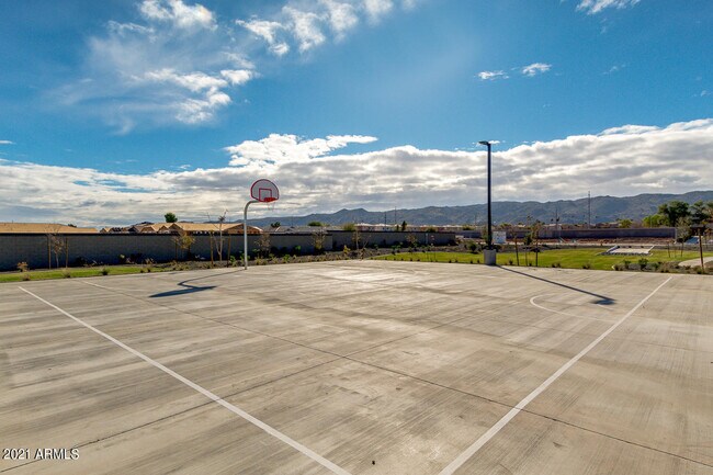 Building Photo - 1346 E Glass Ln