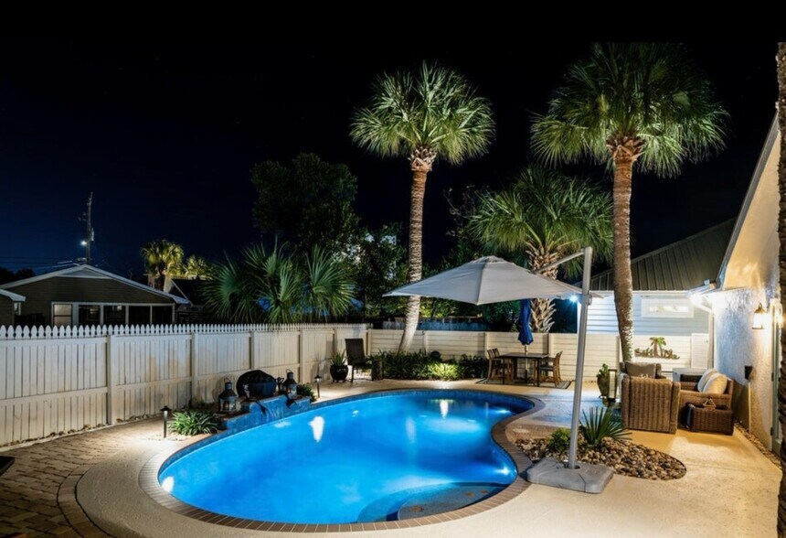 Building Photo - 613 W Caladium Cir