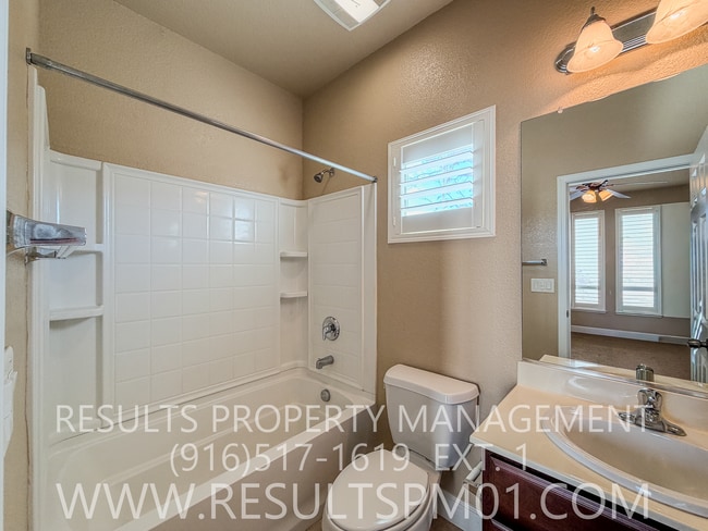 Building Photo - Elegance and spacious Mini Mansion