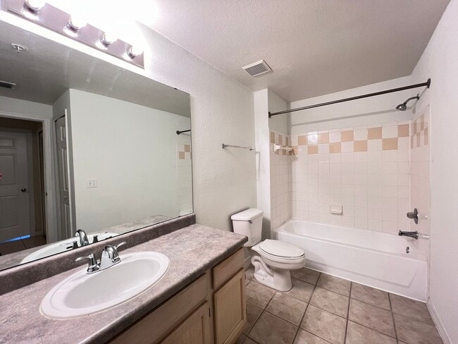 Building Photo - Great Condo for rent!