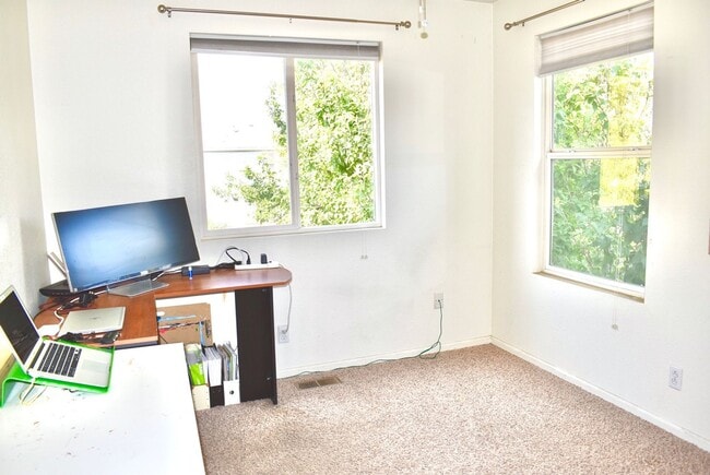 Building Photo - Beautiful 3 Bedroom/ 2.5 Bathroom Home in Northglenn Available May!!