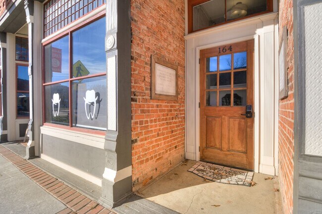 Building Photo - 2 Bedroom 1 Bath Apartment in Harlem