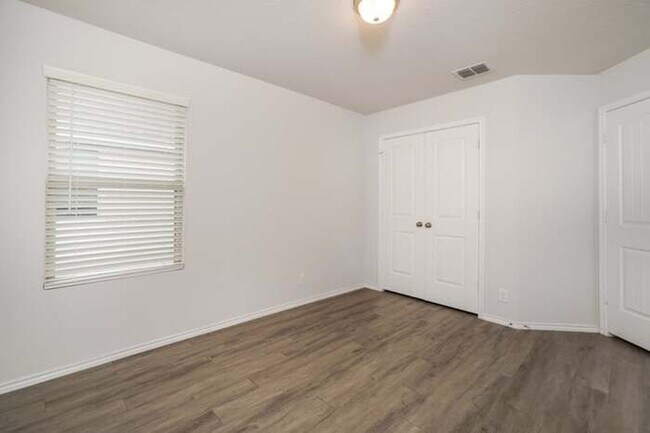 Building Photo - 9410 Somers Bend