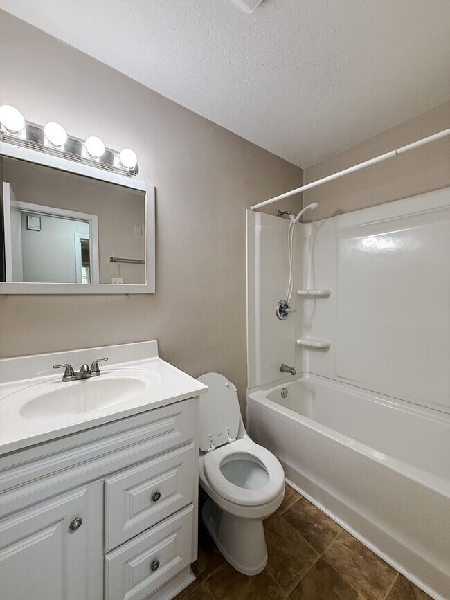 Building Photo - 7220 Ainsley St