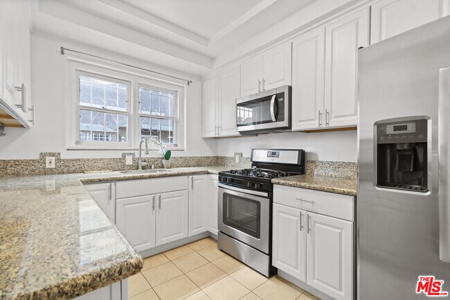 Building Photo - 117 Kings Rd