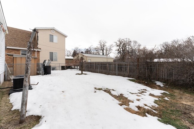 Building Photo - 15 S 400 W