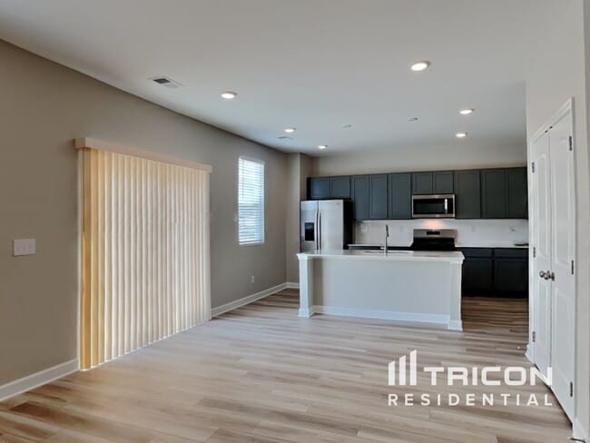 Building Photo - 160 Millbrook Dr
