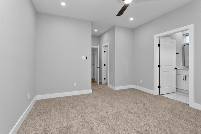 Building Photo - 6918A Dumble St