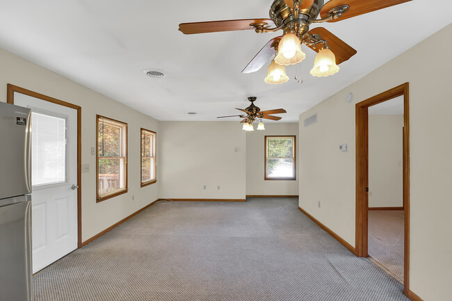 Building Photo - 1049 Yoder Dr