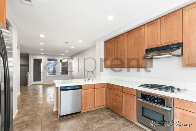 Building Photo - 482 Tristania Terrace