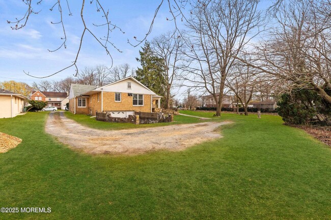 Building Photo - 564 Monmouth Pl