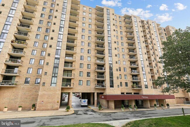 Building Photo - 4500 S Four Mile Run Dr
