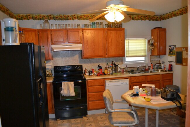 Building Photo - Nice and previously remodeled 2 bedroom w/ detached 3rd bedroom, carport & storage garage in Clay...